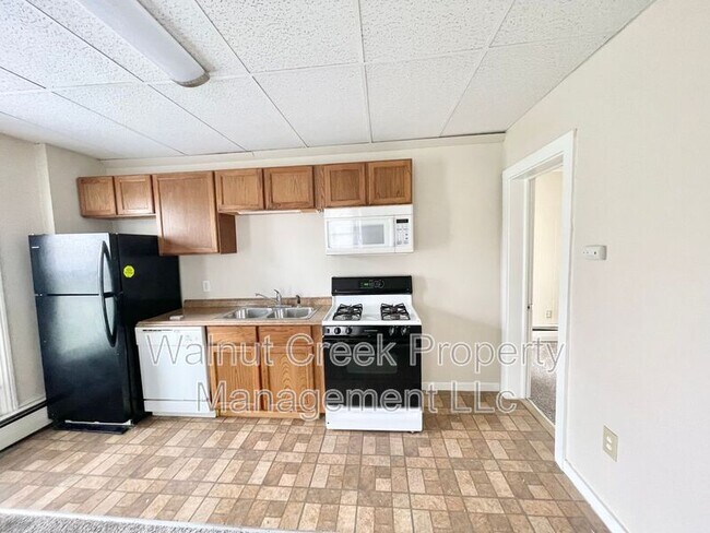 Photo - 870 S Main St Unidad A