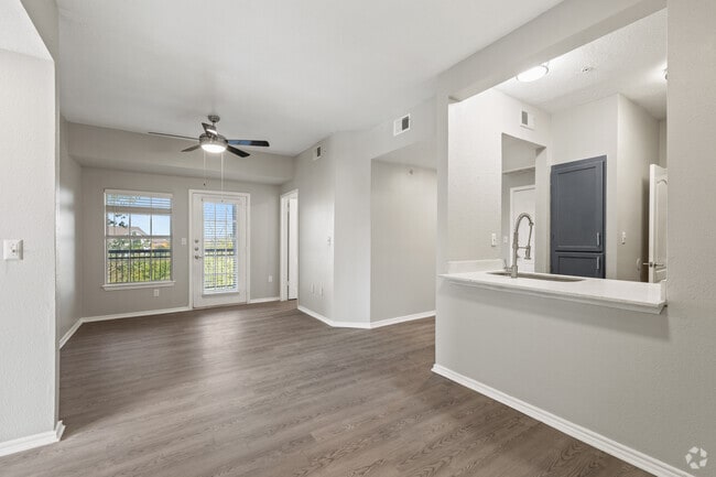 3BR, 2BA - 1,029SF - Living - Hillside on Cannon