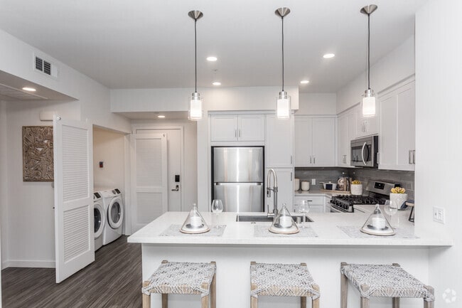 2BR, 2BA - 1063-1083 SF