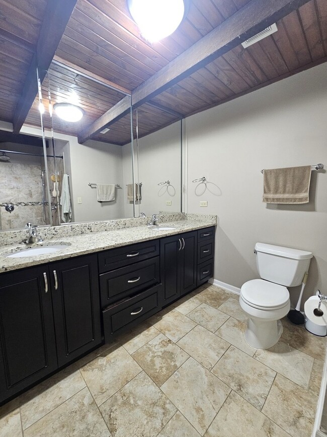 Photo - 600 Hawthorne Ln