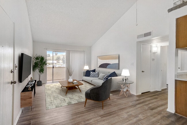 Building Photo - Las Flores Apartments