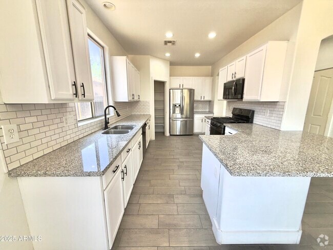 Building Photo - 7116 W Sophie Ln Rental