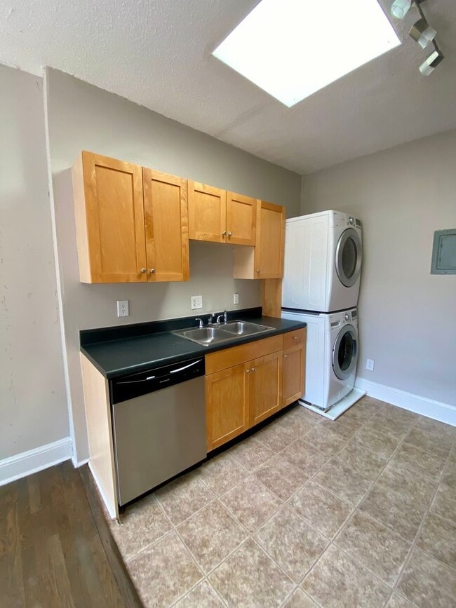 Photo - Two Bedroom/One Bathroom, Top Floor Minutes From Beltline Unidad 788-15