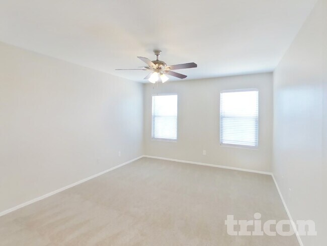 Photo - 377 E Maddison St