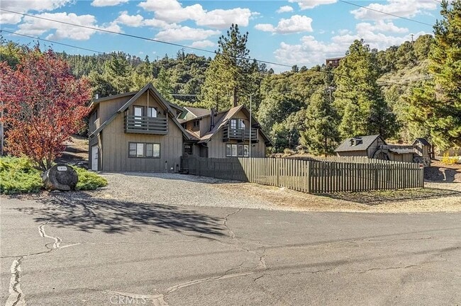 Building Photo - Charming 4BR Home with Mountain Views