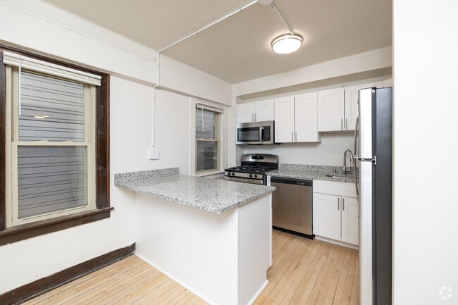 1BR, 1BA - 713SF - Kitchen - La Shall