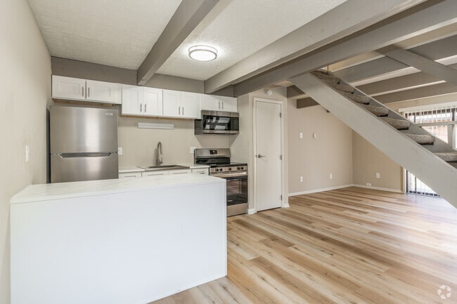 2BR, 2BA - 850SF - Kitchen