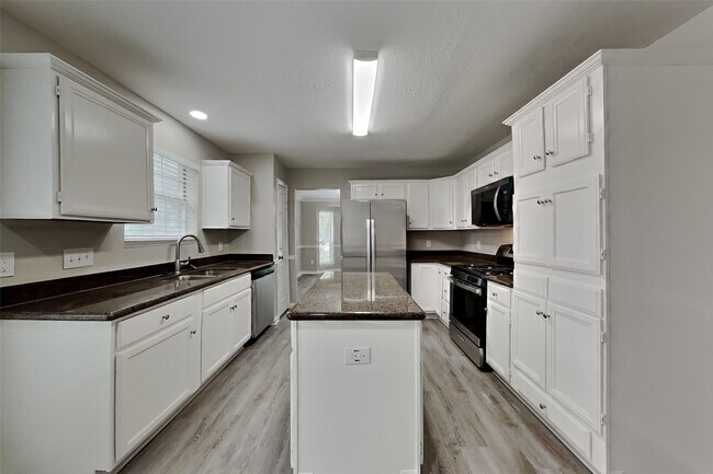 Photo - 17902 Western Pass Ln