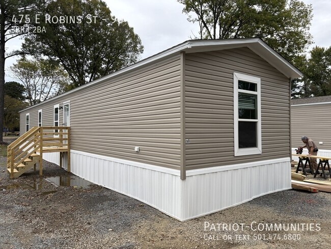 Building Photo - 475 E Robins St