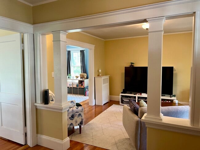 Building Photo - 52 Mt Vernon St Rental