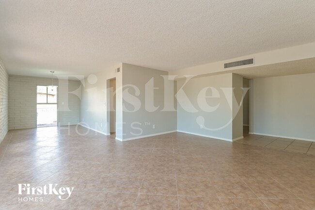 Photo - 680 N Mann Ave