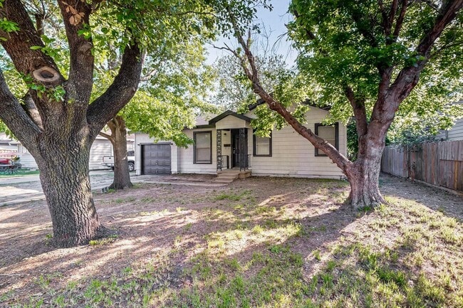 Photo - Charming 2-Bedroom Cottage with Big Backyard