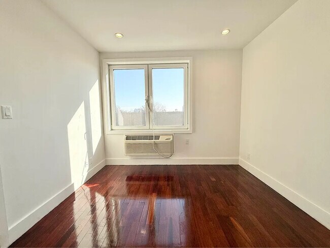 Photo - 39 Suydam St