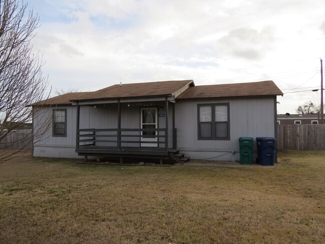 Building Photo - "Charming 3-Bedroom Retreat with 2 Full Baths in Copperas Cove!"
