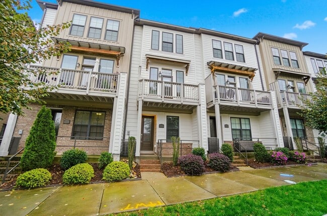 Photo - Modern Townhome in the Heart of Plaza Midw...