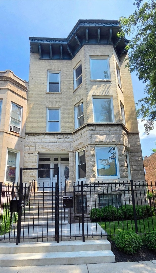 Building Photo - 6039 S Eberhart Ave