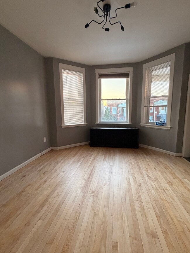 Living room - 2423 S 57th Ct Unit 1