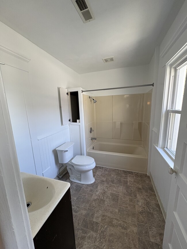 Bathroom - 2120 Cherry St Unit Apt 2N