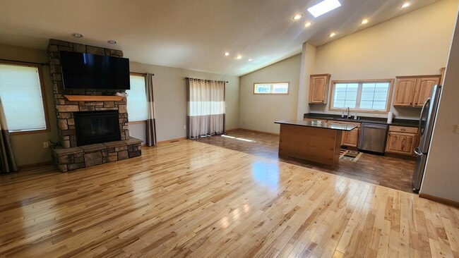 Building Photo - 1329 Pinecrest Ln Unit 1329 Pinecrest Ln.