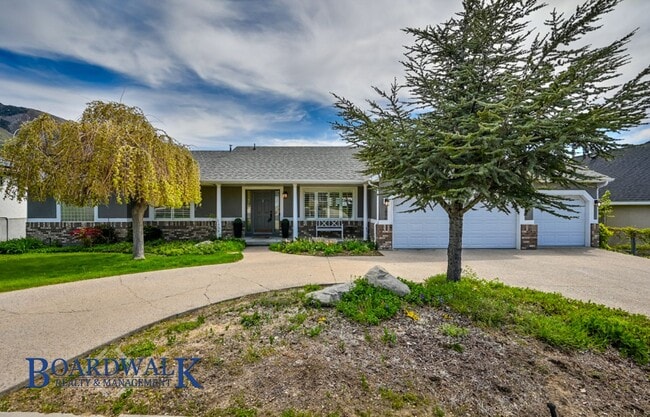 Photo - Modern Living Meets Mountain Lifestyle in Sandy