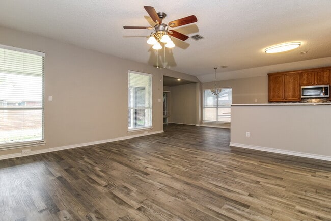 Photo - 5912 Hillview Dr