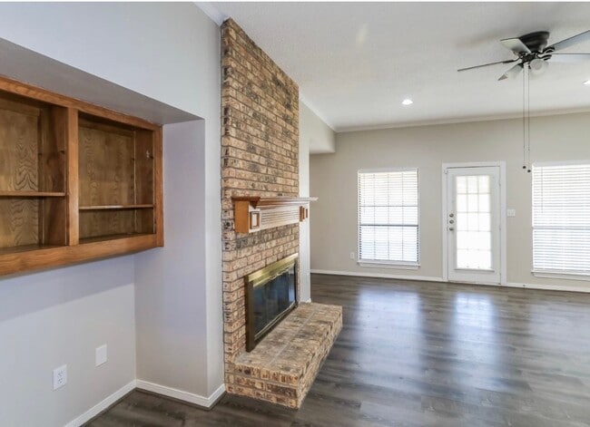 Photo - 203 Bowie St