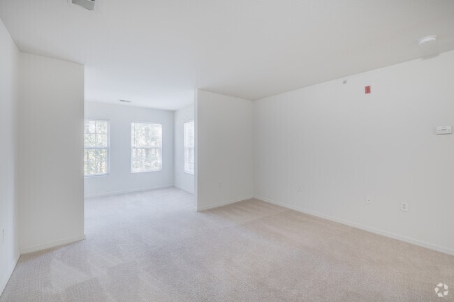 1BR, 1BA - 771SF - Living Room