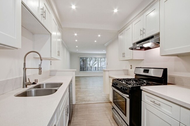 Building Photo - 11615 Darlington Ave