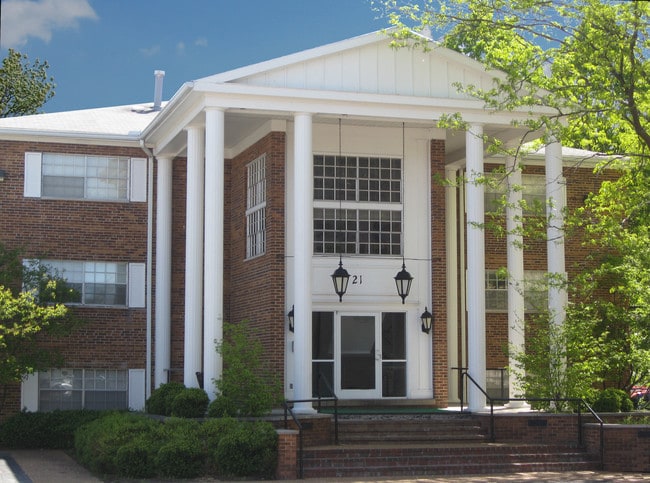 Building Photo - Colony House