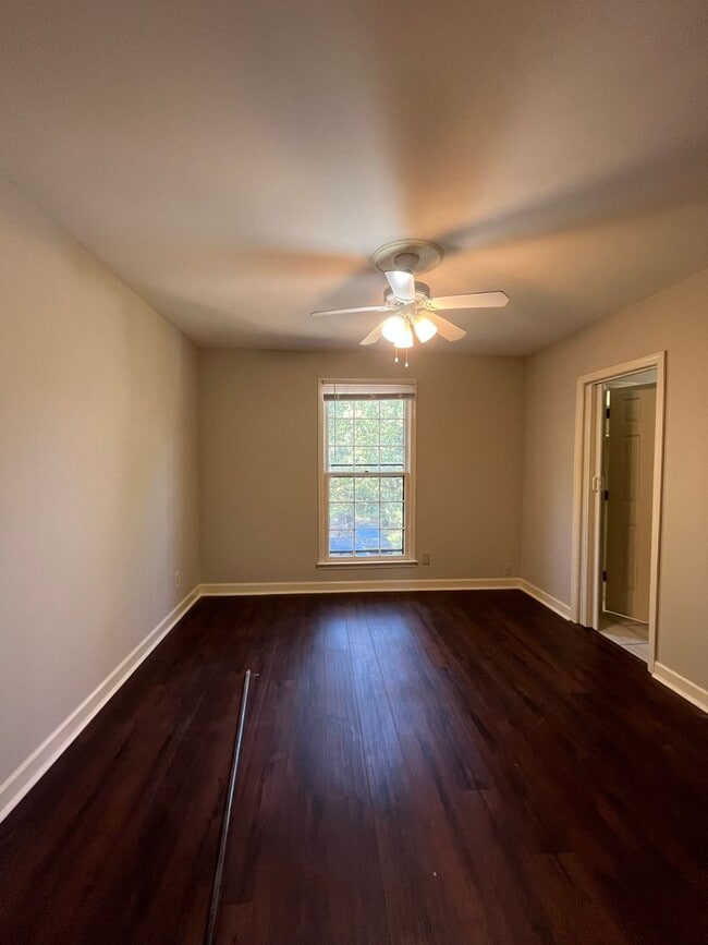 Photo - 2 Bed/ 1.5 Bath Townhome walking distance to Belmont, Minutes to Vandy