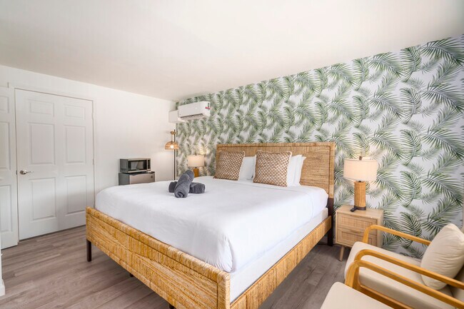 Photo - 1020 N Riverside Dr Unit 4