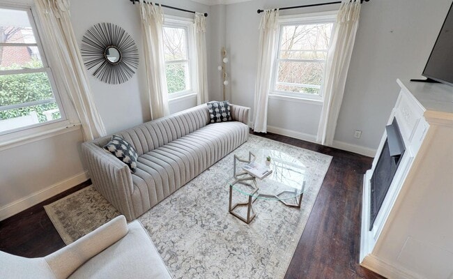 Photo - 302 19th St NE