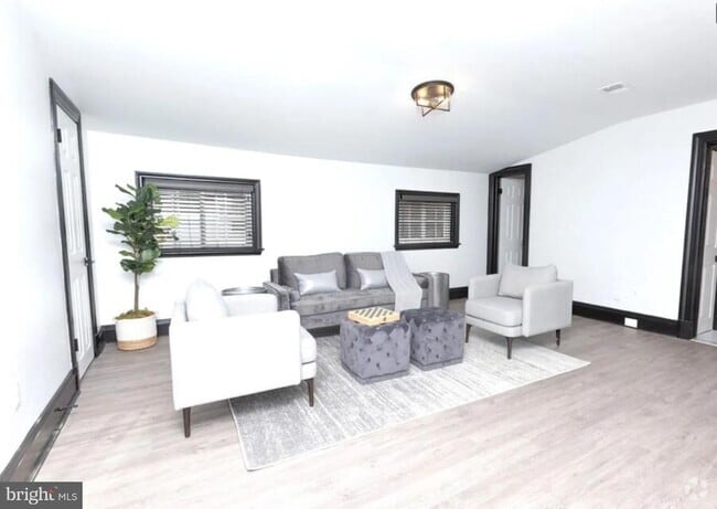 Building Photo - 606 Cathedral St Unit 3B Rental