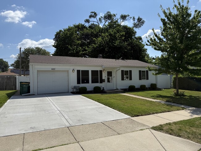 Photo - 623 Montrose Dr House
