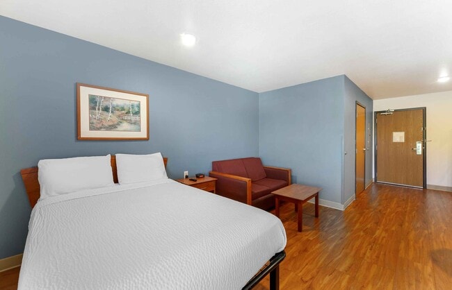 Furnished Studio-Akron - South