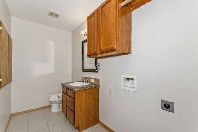Photo - Spacious 3 bedroom 1 1/2 bath townhouse in...