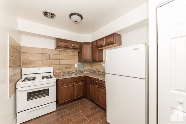 Building Photo - 1515 W Morse Ave