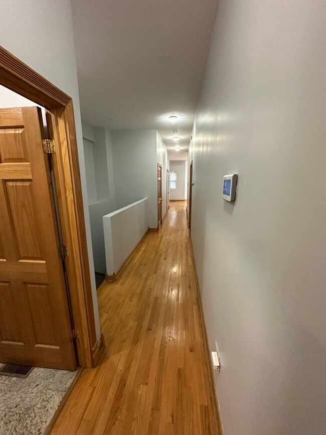 Photo - 725 E 50th St