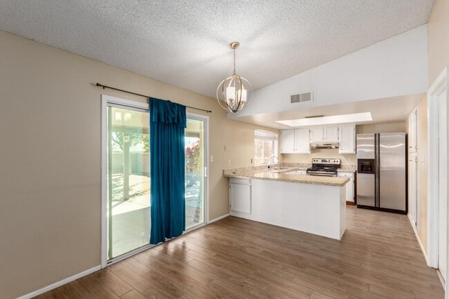 Photo - 2113 N Los Altos Dr