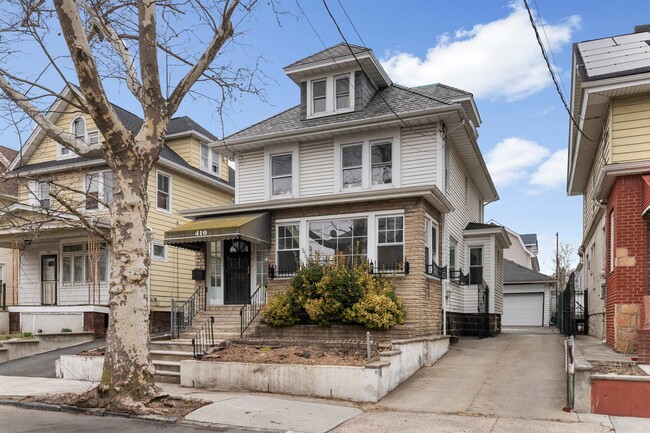 Building Photo - 410 76th St Unit 1