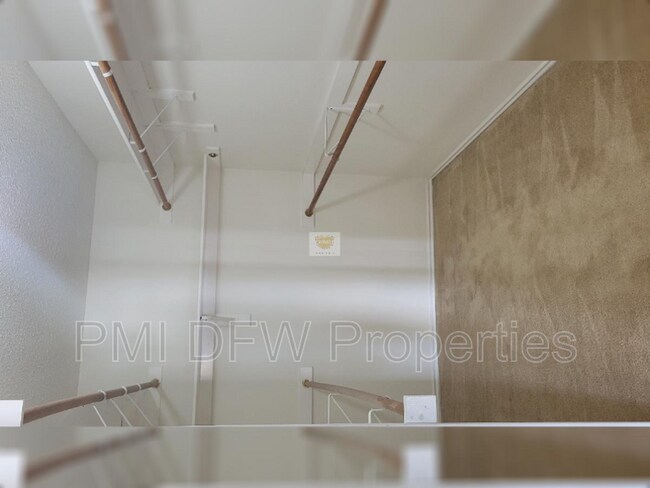 Photo - 822 Kipling Dr