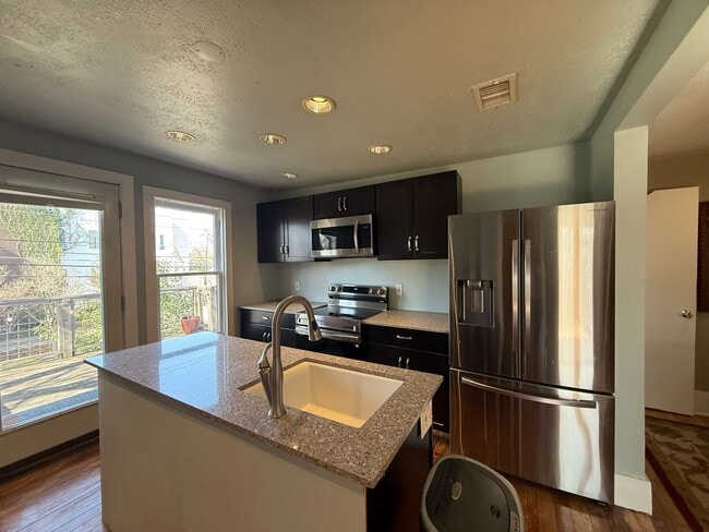 Photo - 1822 W 35th St