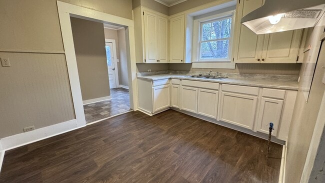 Photo - 701 Montgomery Ave