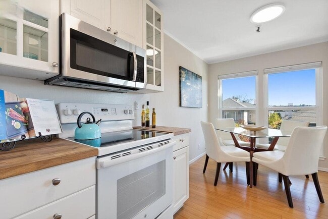 Photo - Updated Condo Steps from Lake Merritt with Parking and Utilities Included