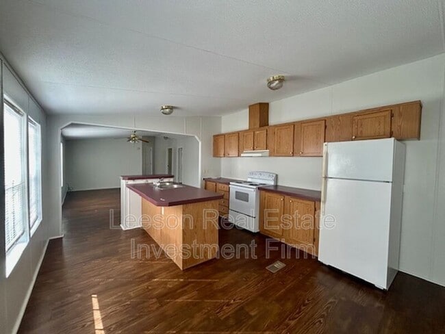 Photo - 310 Robbin Ln