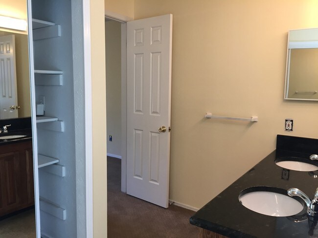 Photo - 100 Shinoak Valley