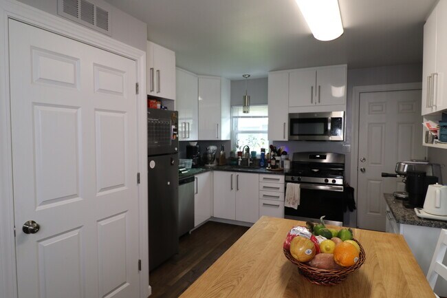 Kitchen - 1315 Orchard Ave