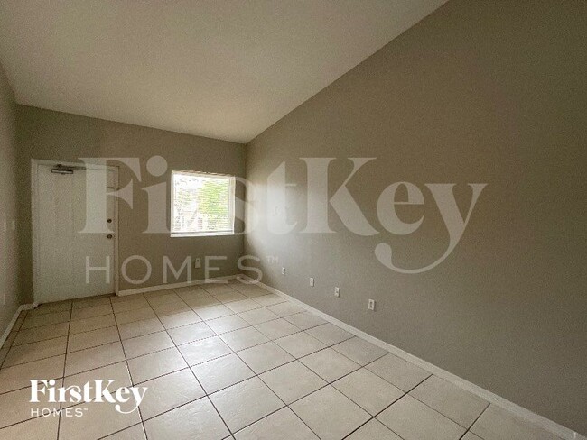 Photo - 925 NE 34th Ave