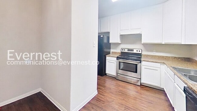 Photo - 1011 Iola Dr
