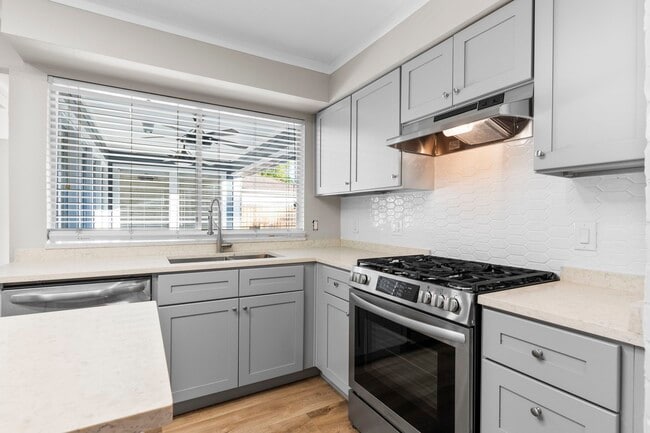 Photo - 14007 Overbrook Ln